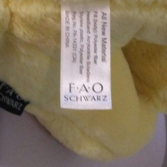 Yellow lab Christmas plush - FAO Schwarz - Picture 3 of 4